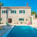 Petrovi Dvori Zadarvillas ヴィラ *