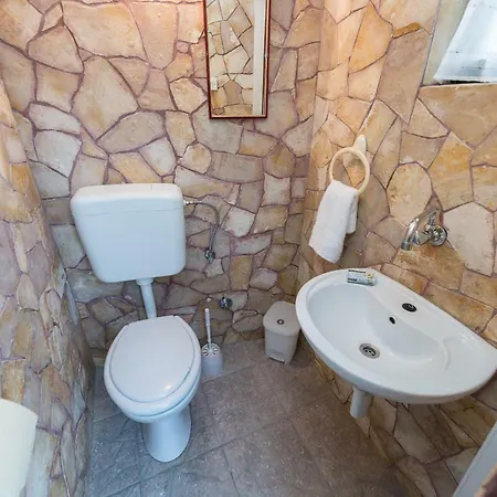 Petrovi Dvori Zadarvillas * Benkovac