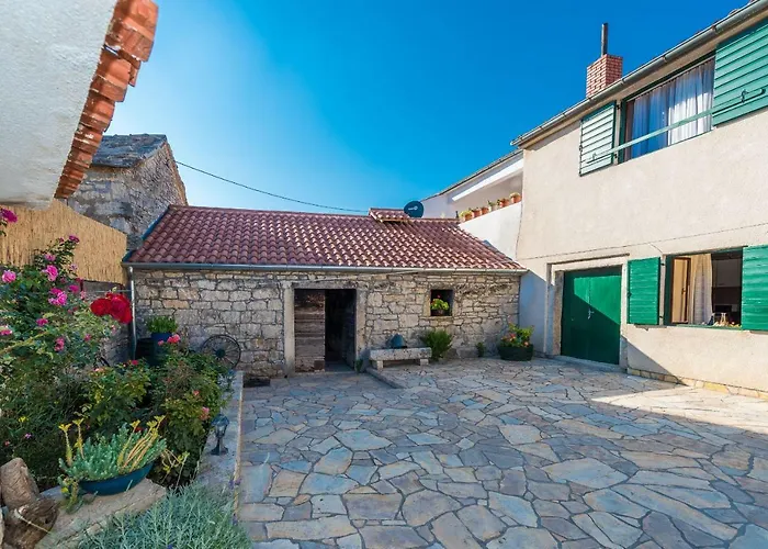 Petrovi Dvori Zadarvillas Benkovac